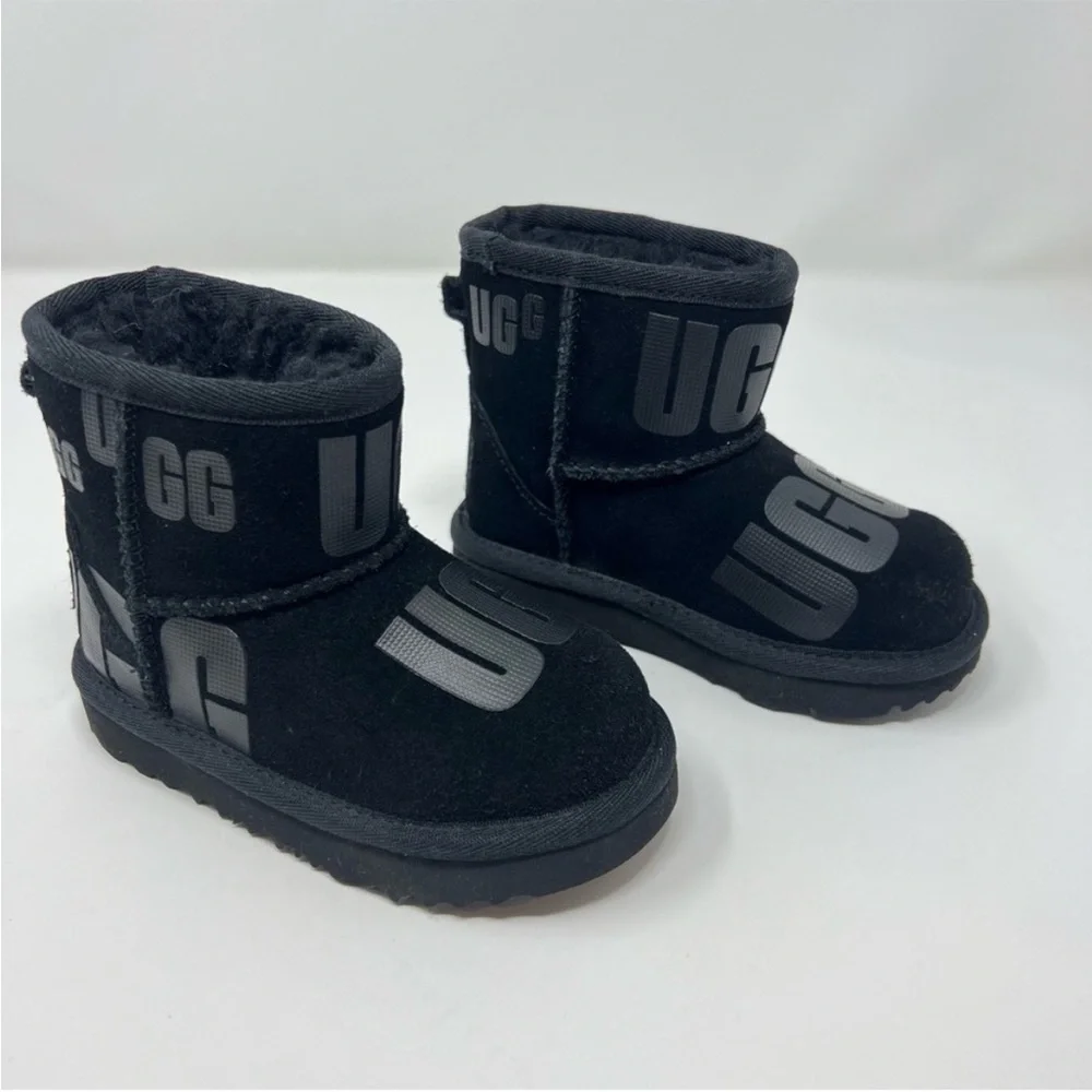 UGG mini classic scatter graphic Toddler Boots Size 7T New, NO BOX